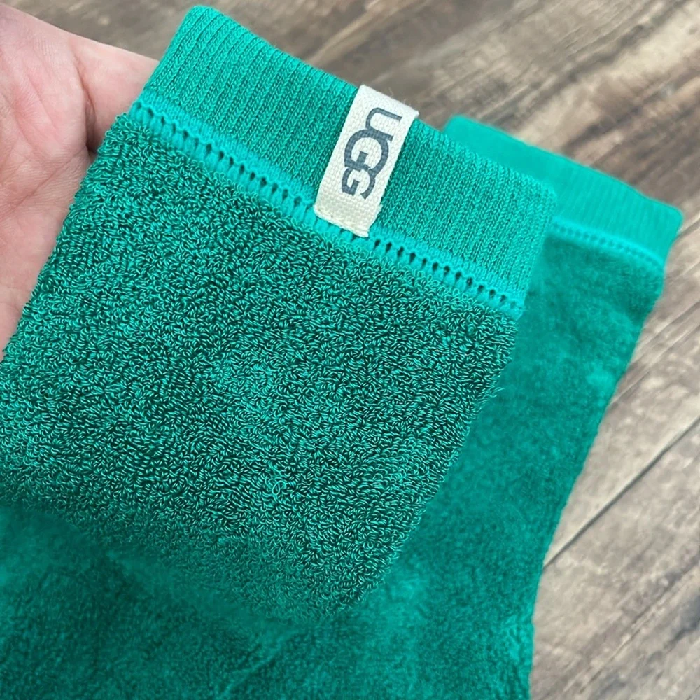 UGG Kelly Green Terrycloth Crew Socks🥦 - Picture 3 of 4